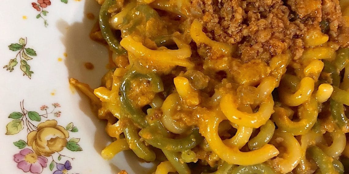 Gramigna alla salsiccia in a flowered bowl