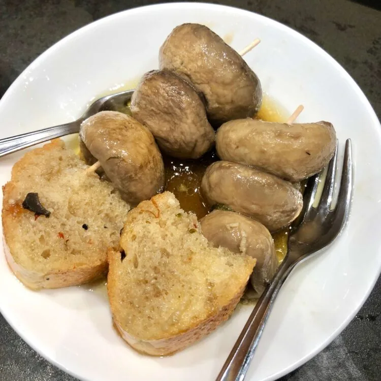 Mushrooms on a skewer with bread from Tamboril